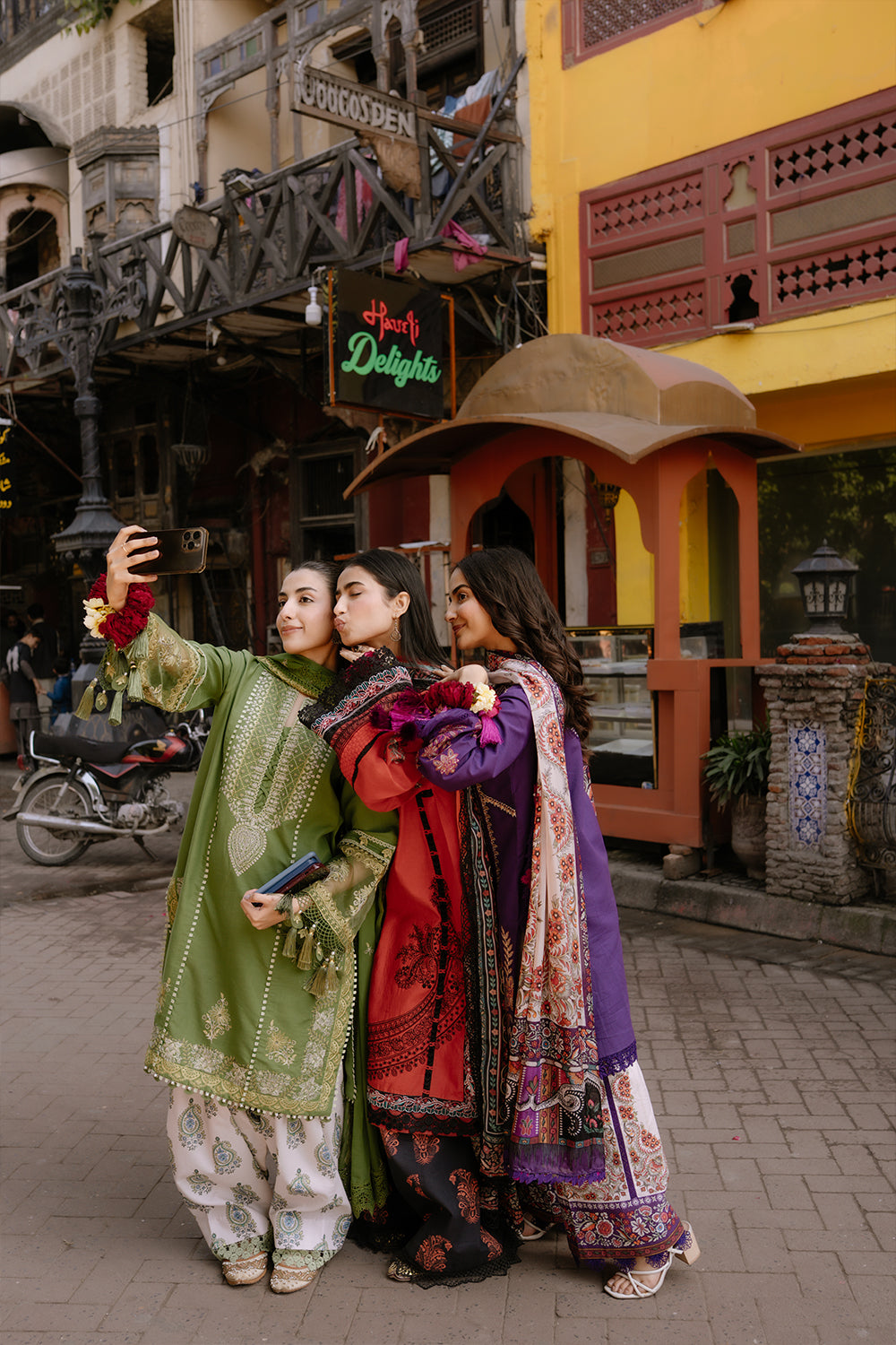 saira rizwan, luxury lawn 2025 laanem, unstitched pakistani suits