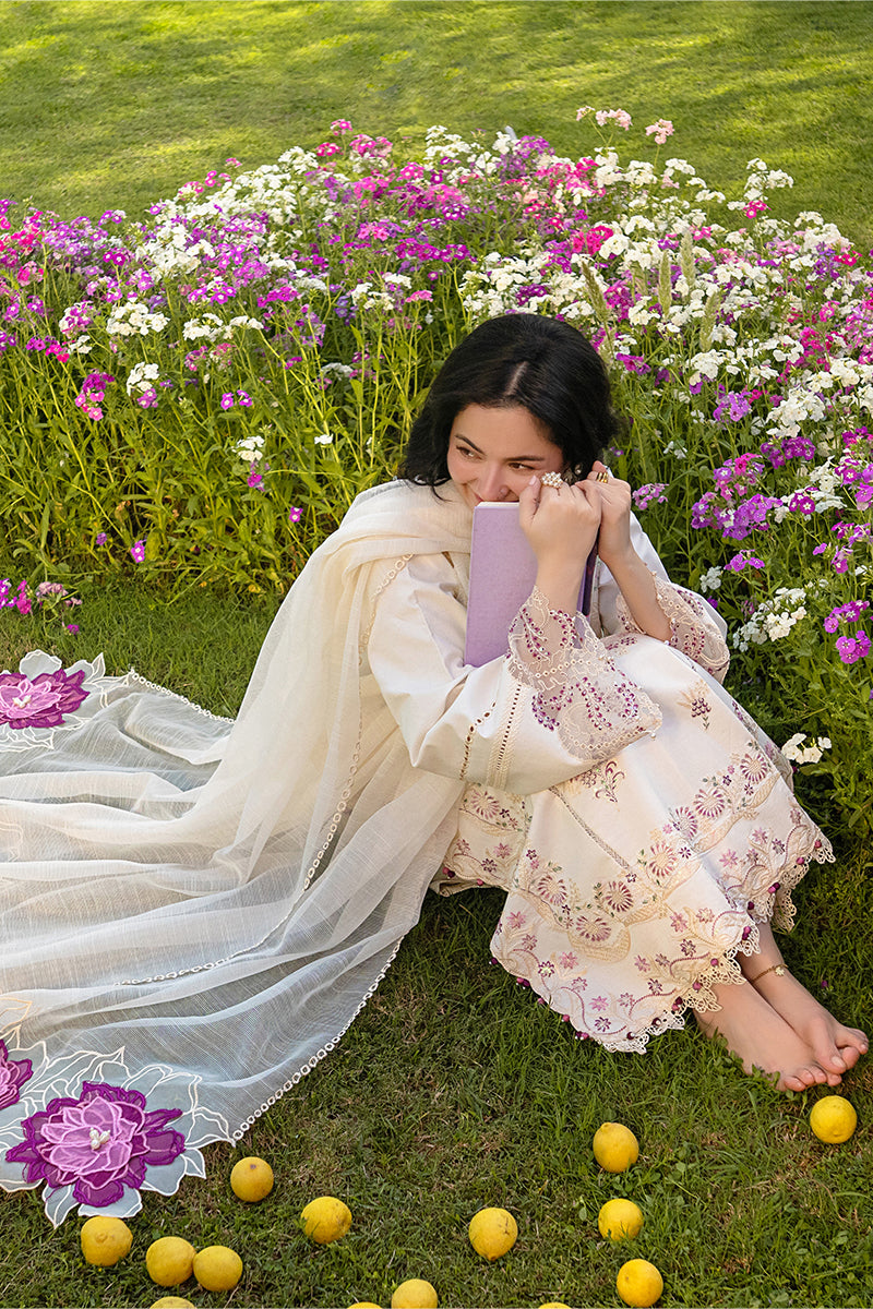 ‎LUXURY LAWN