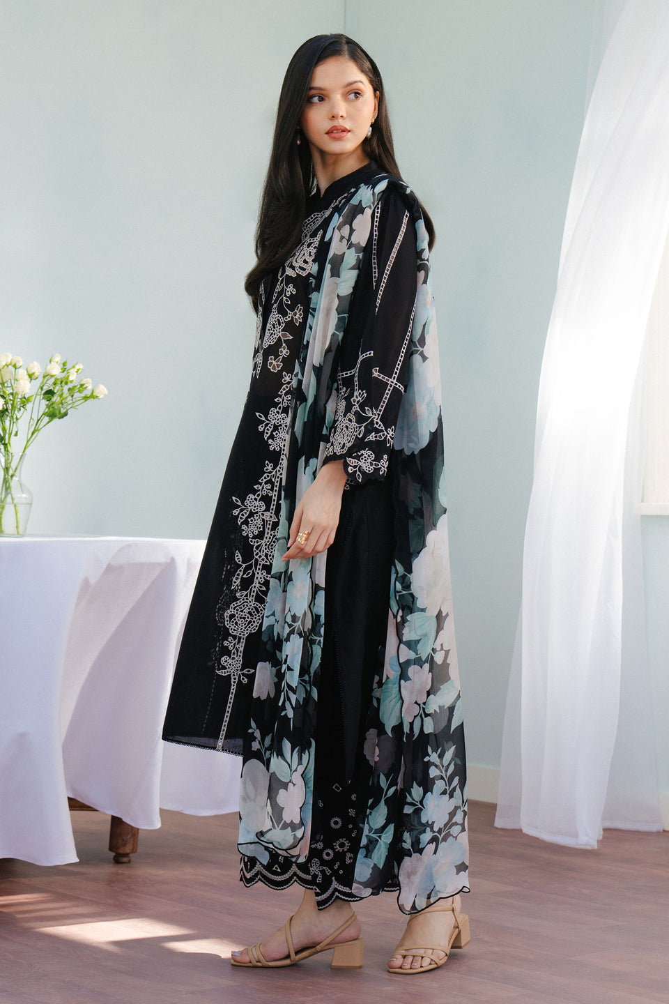 ZARA SHAHJAHAN : COCO Lawn 2025 - Eclat-7B