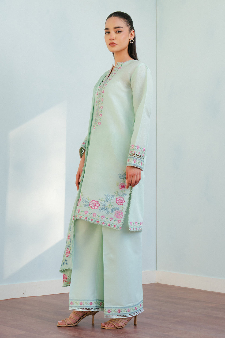 ZARA SHAHJAHAN : COCO Lawn 2025 - Indi-9A